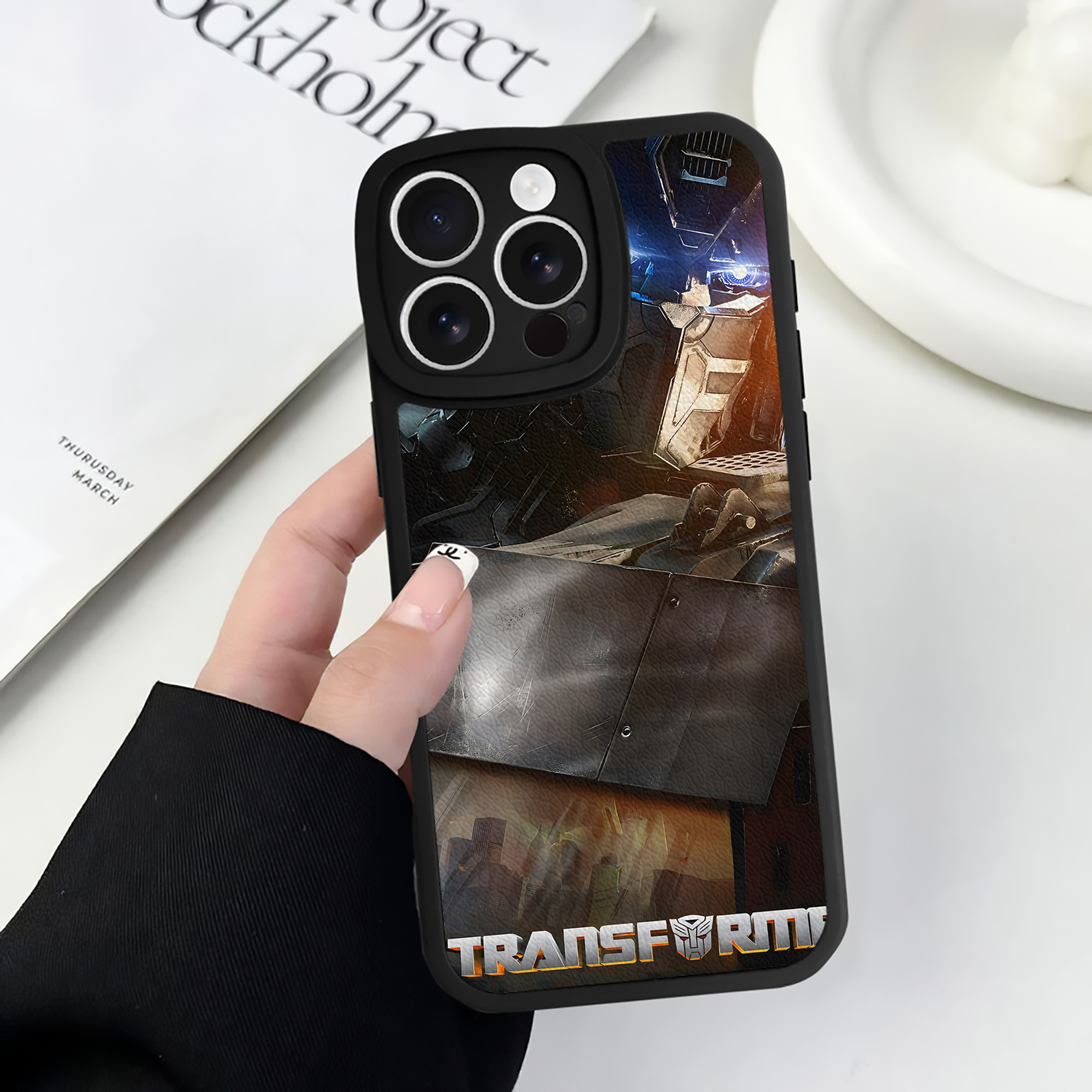 （画像用） Transformers トランスフォーマー 【iPhone 16シリーズ対応】シリコンスマホケース（レザー調） 材質：シリコン
